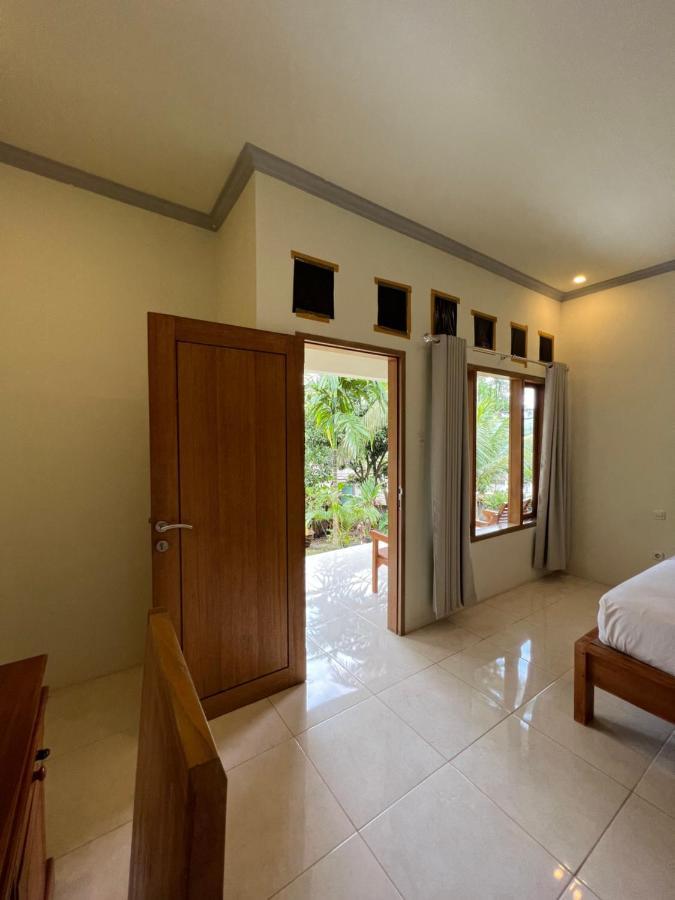 Kuta Circle Homestay Exterior photo