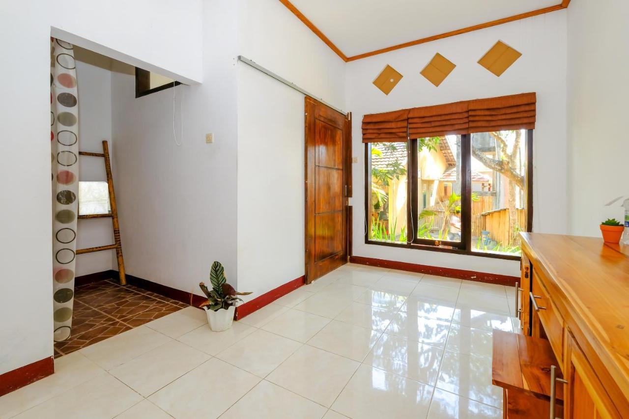 Kuta Circle Homestay Exterior photo